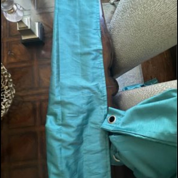 Draperies - Picture 2 of 2